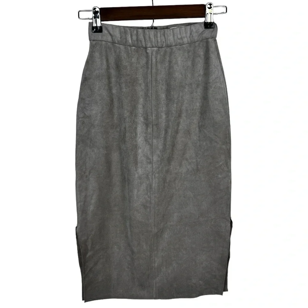 Wilfred Free Aritzia • Vegan Suede Lis Skirt